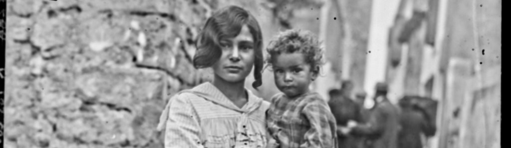 Mother-daughter: a difficult journey within our genealogies